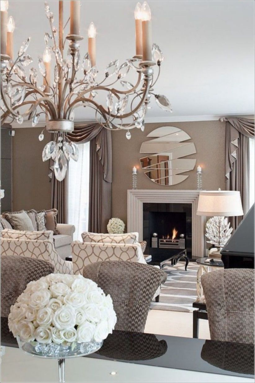 The design of the living room looks luxurious 37