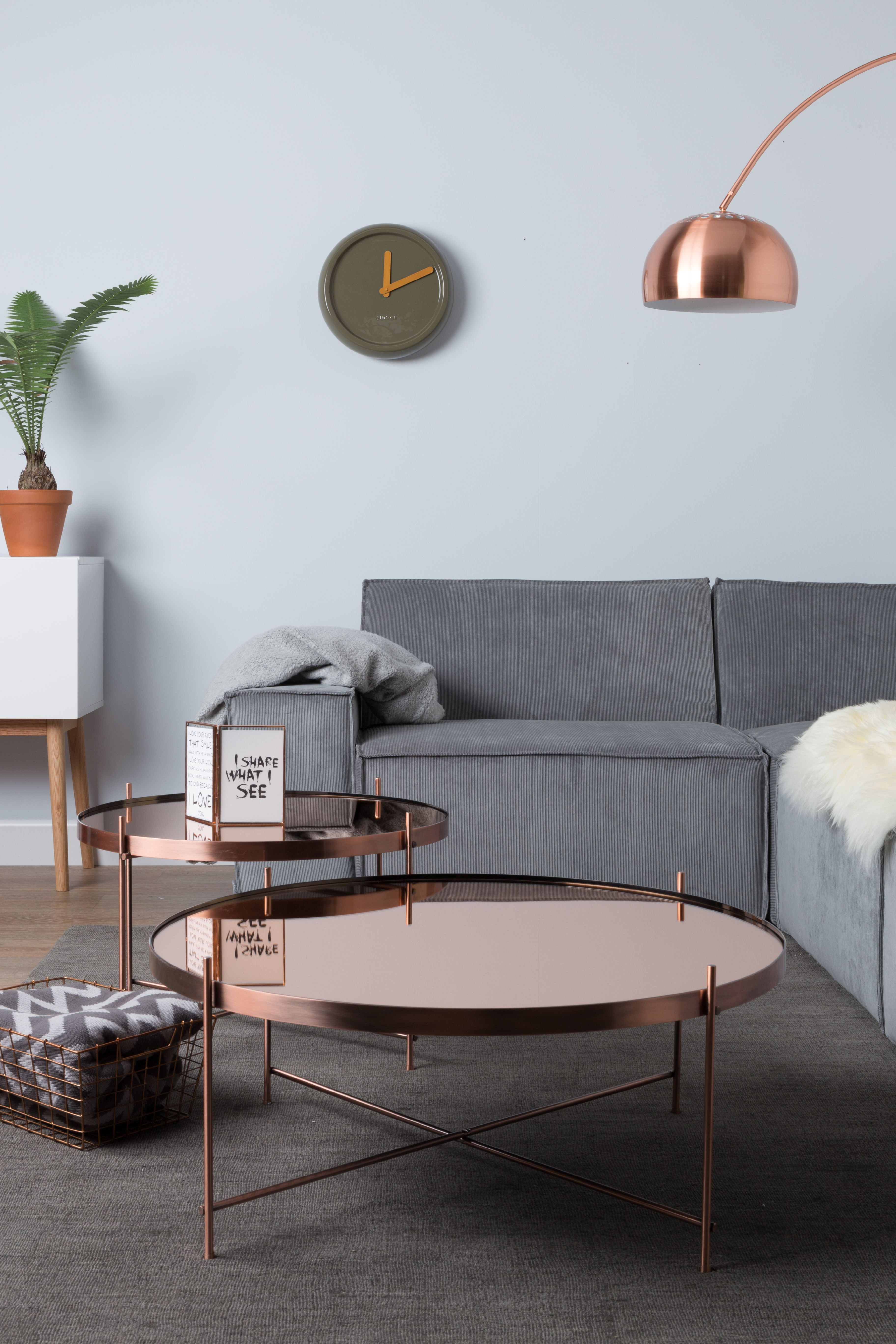 The design of the living room looks luxurious 41