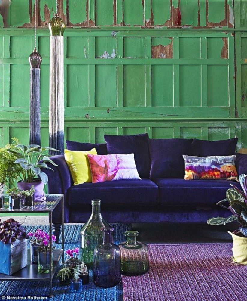 The design of the living room looks luxurious 42