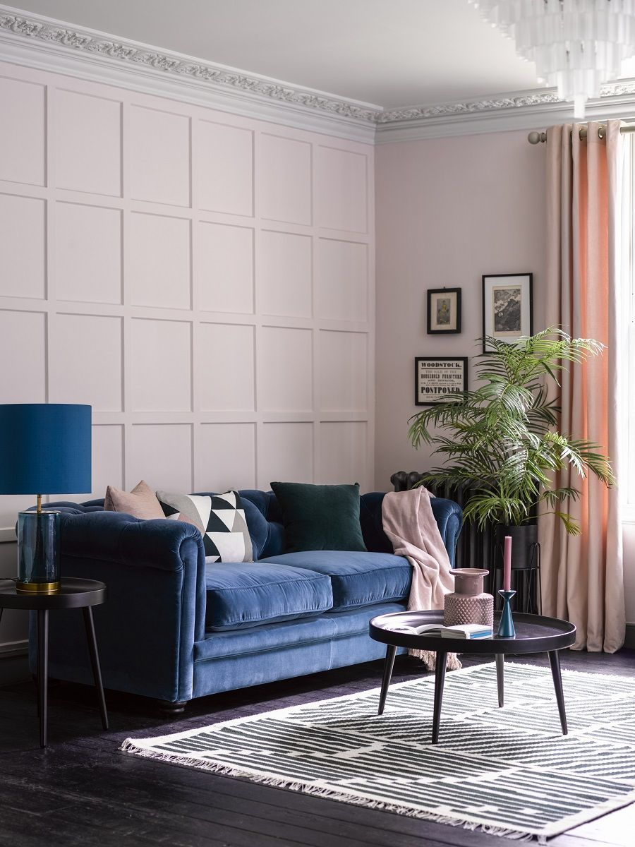 The design of the living room looks luxurious 44