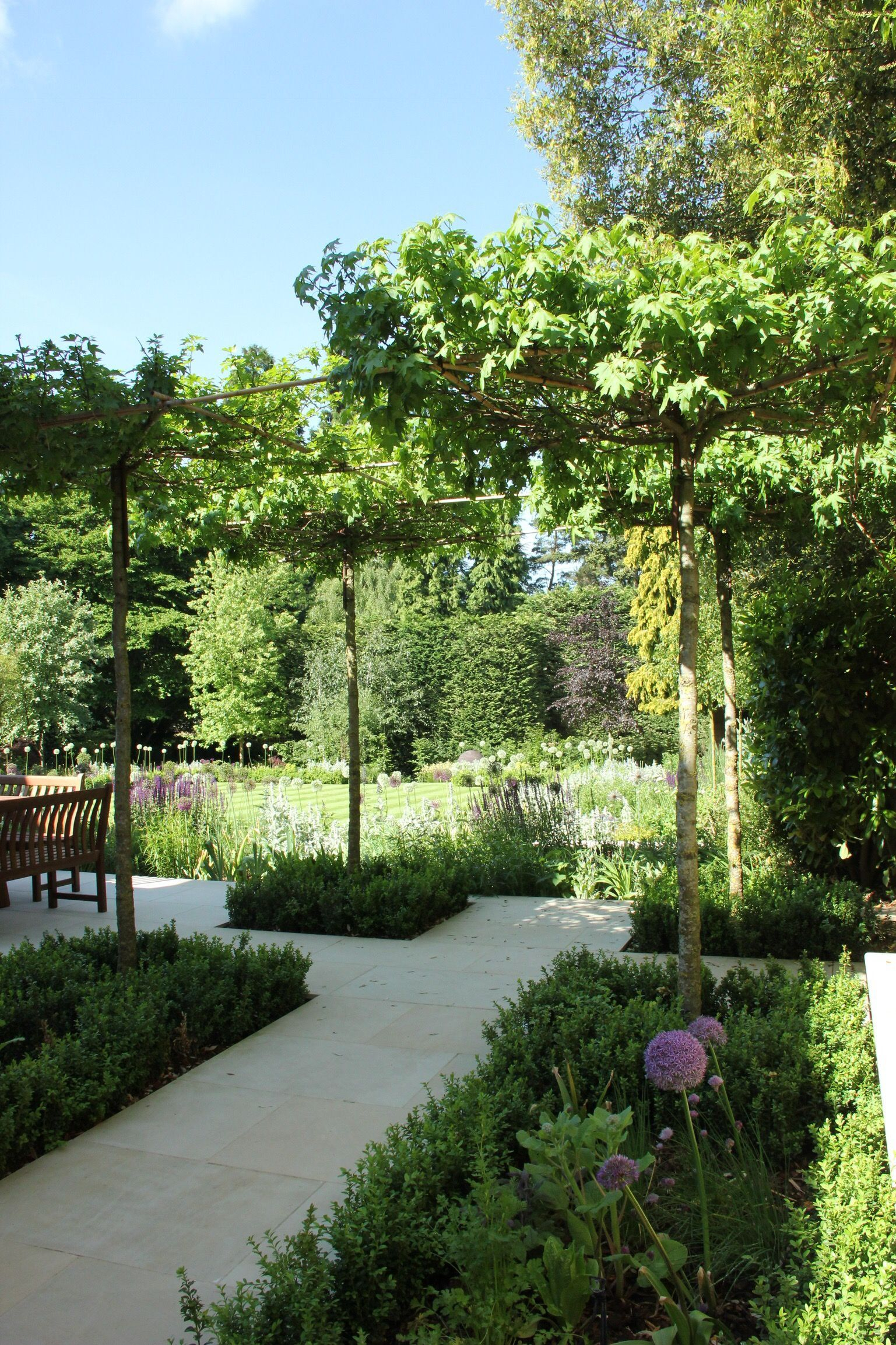 A small garden design that is still beautiful to see 02