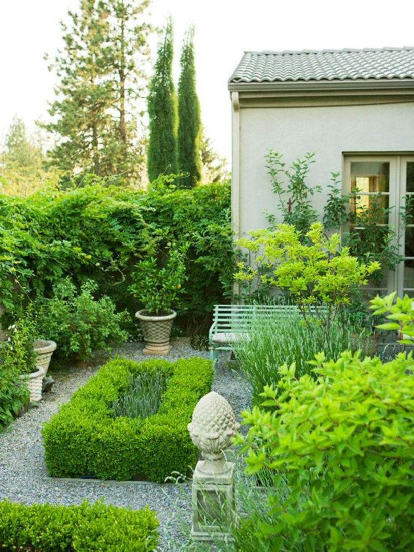 A small garden design that is still beautiful to see 07