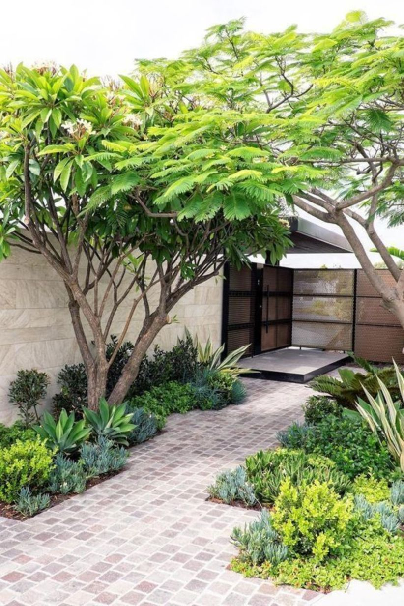 A small garden design that is still beautiful to see 14
