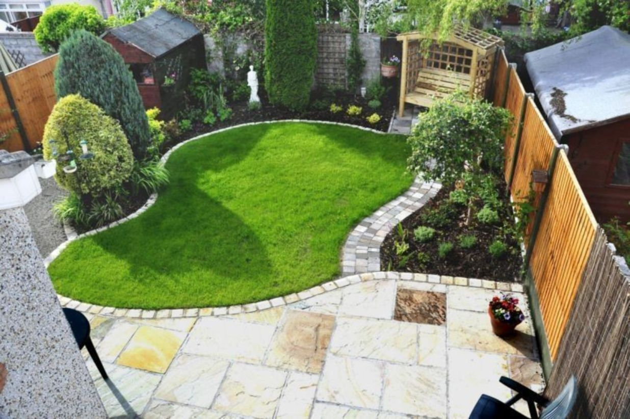 A small garden design that is still beautiful to see 16
