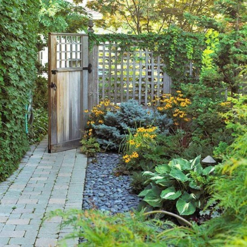A small garden design that is still beautiful to see 17