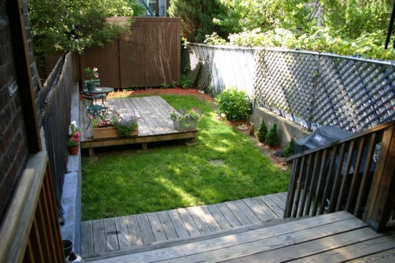 A small garden design that is still beautiful to see 24
