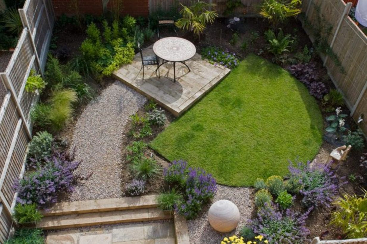 A small garden design that is still beautiful to see 26
