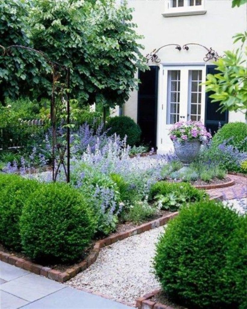 A small garden design that is still beautiful to see 33