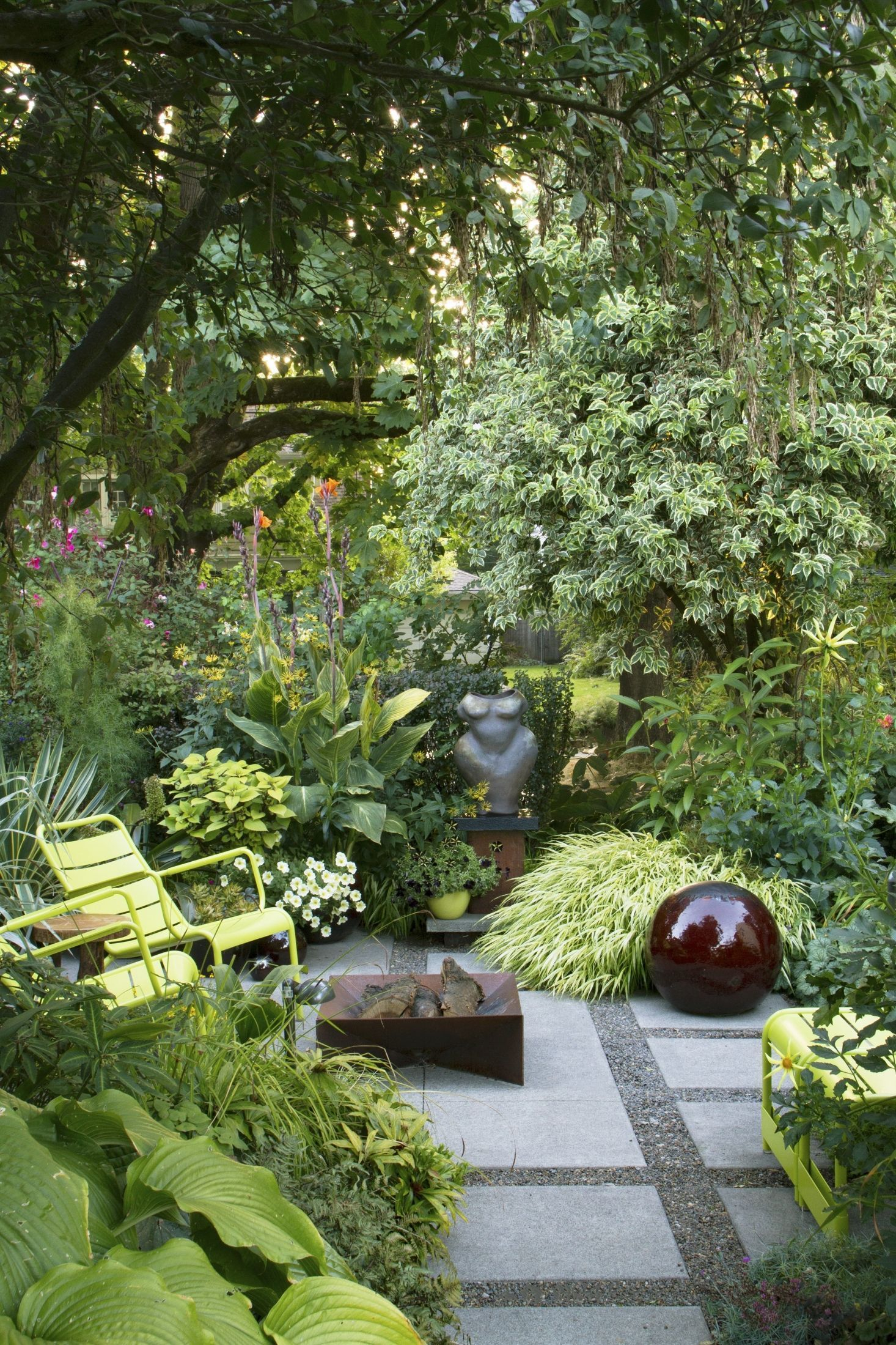 A small garden design that is still beautiful to see 41