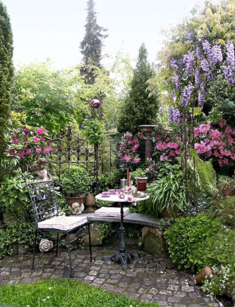 Amazing rose garden ideas in this year 37