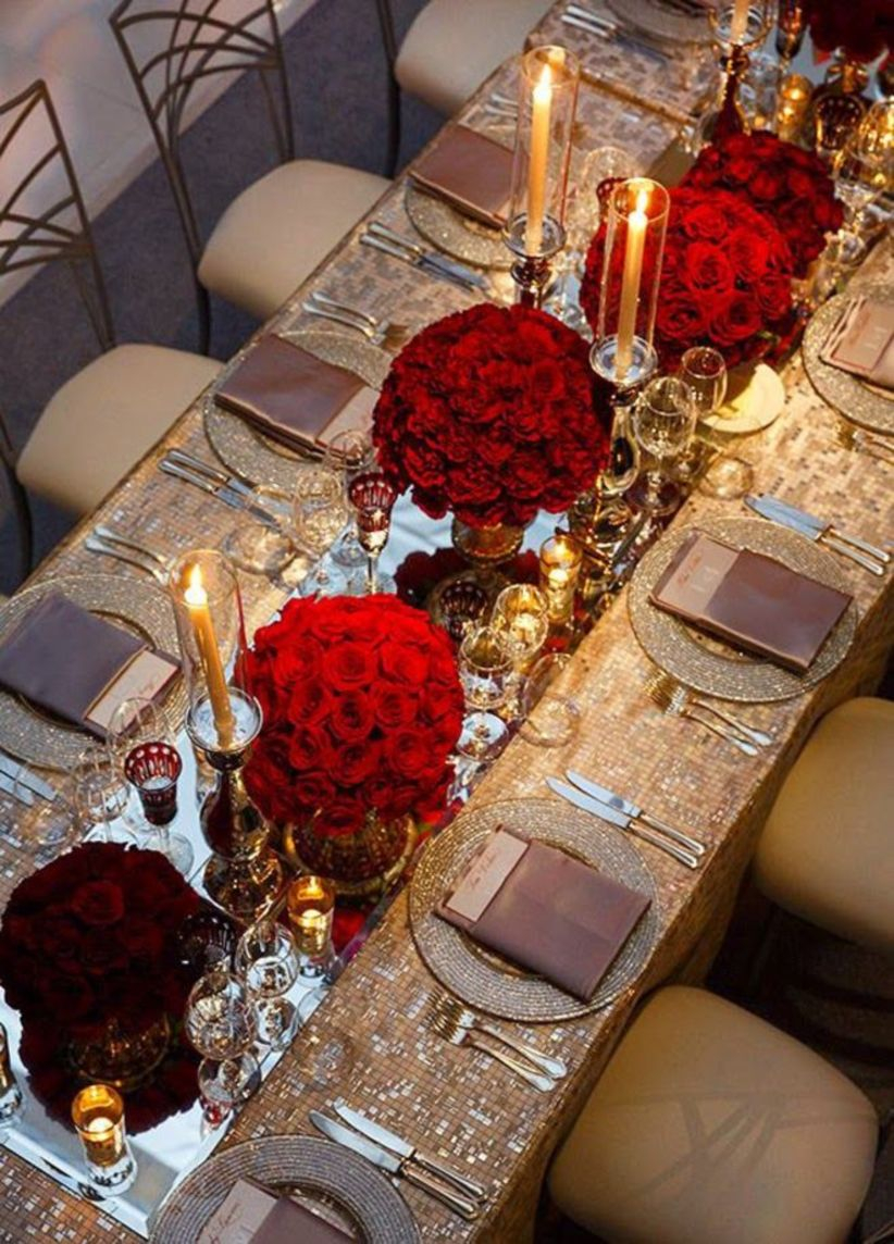 Dining table decor for dinner with a partner on valentine's day 02