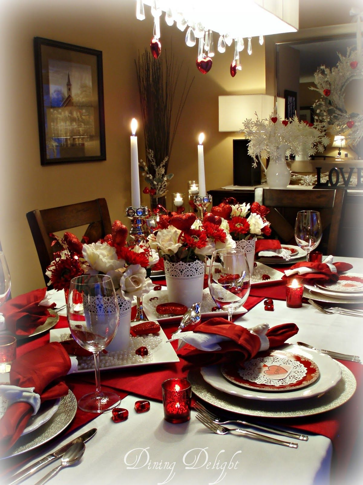 Dining table decor for dinner with a partner on valentine's day 13