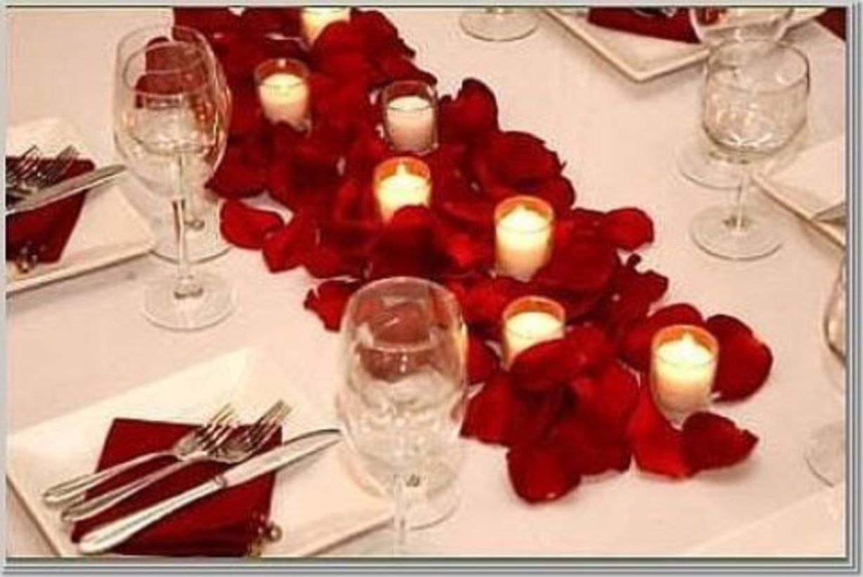 Dining table decor for dinner with a partner on valentine's day 22
