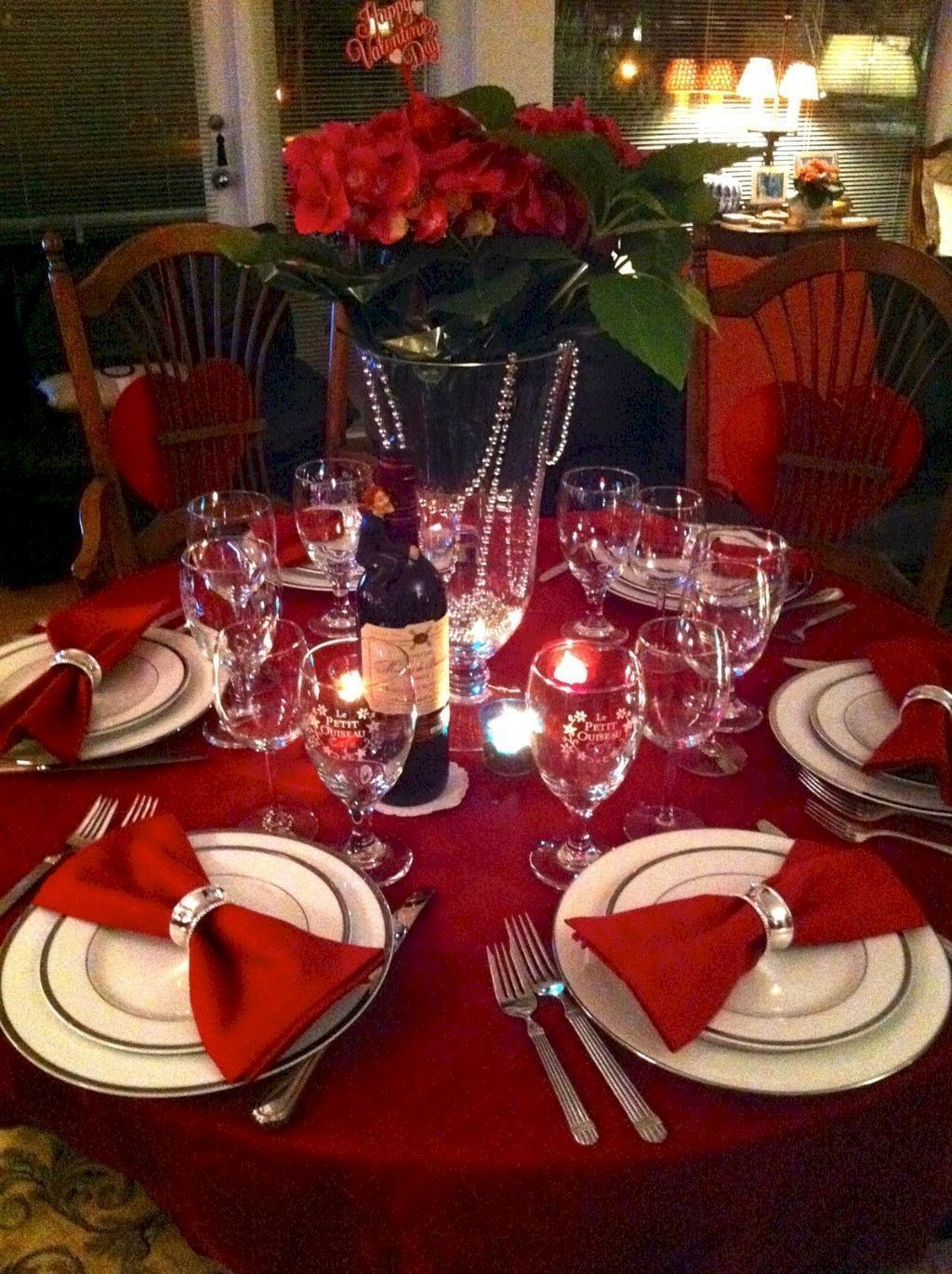 Dining table decor for dinner with a partner on valentine's day 27