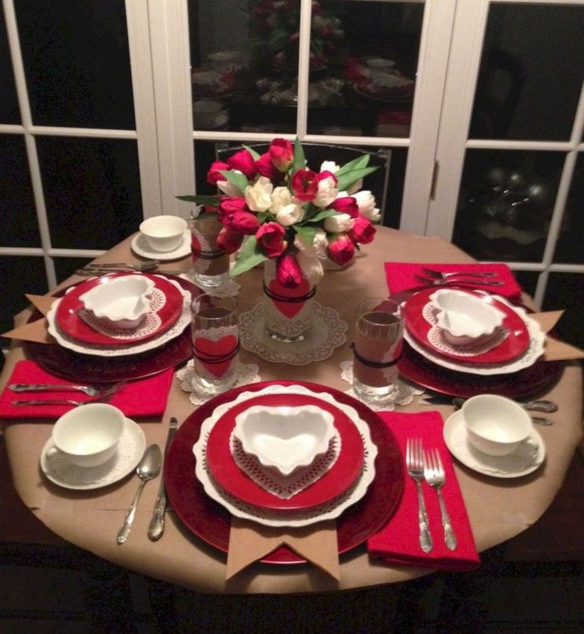 Dining table decor for dinner with a partner on valentine's day 28