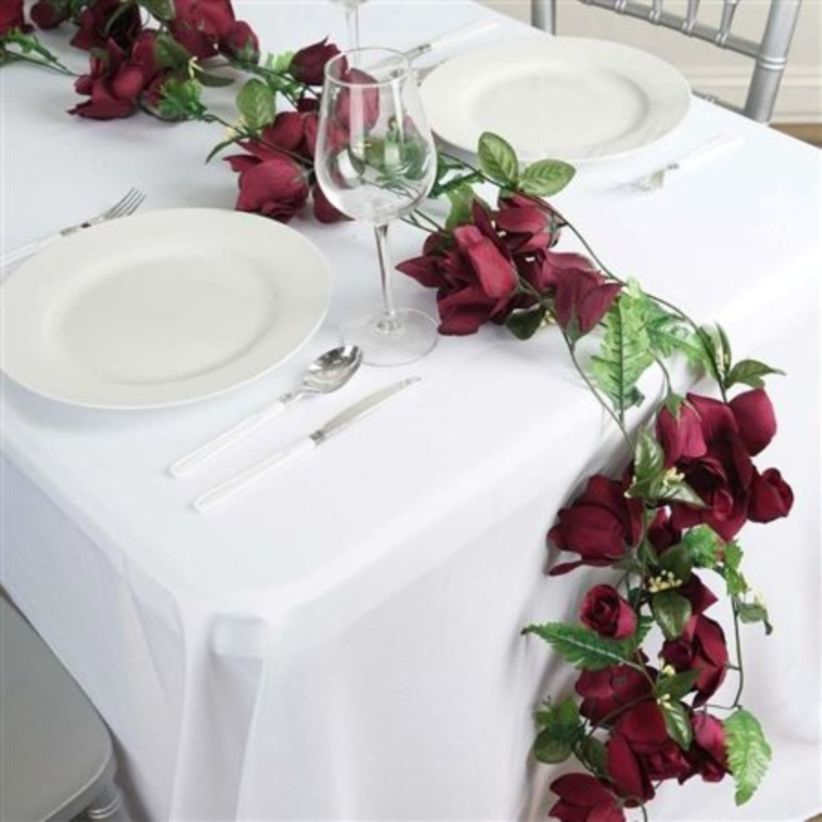 Dining table decor for dinner with a partner on valentine's day 42