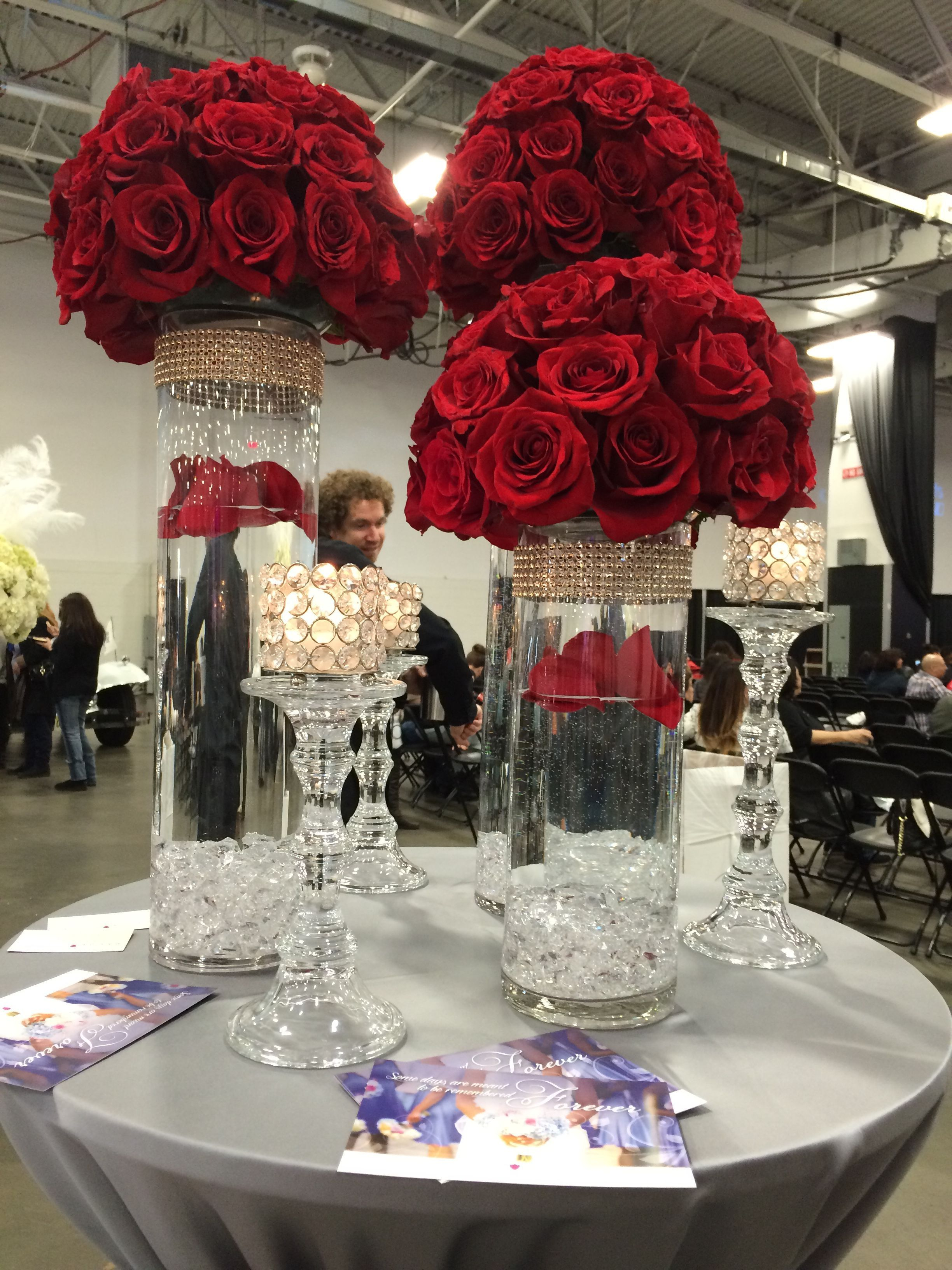 Dining table decor for dinner with a partner on valentine's day 45