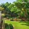 Garden exterior design ideas using grass that make your home more fresh 10