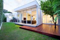 Garden exterior design ideas using grass that make your home more fresh 11