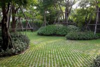 Garden exterior design ideas using grass that make your home more fresh 21