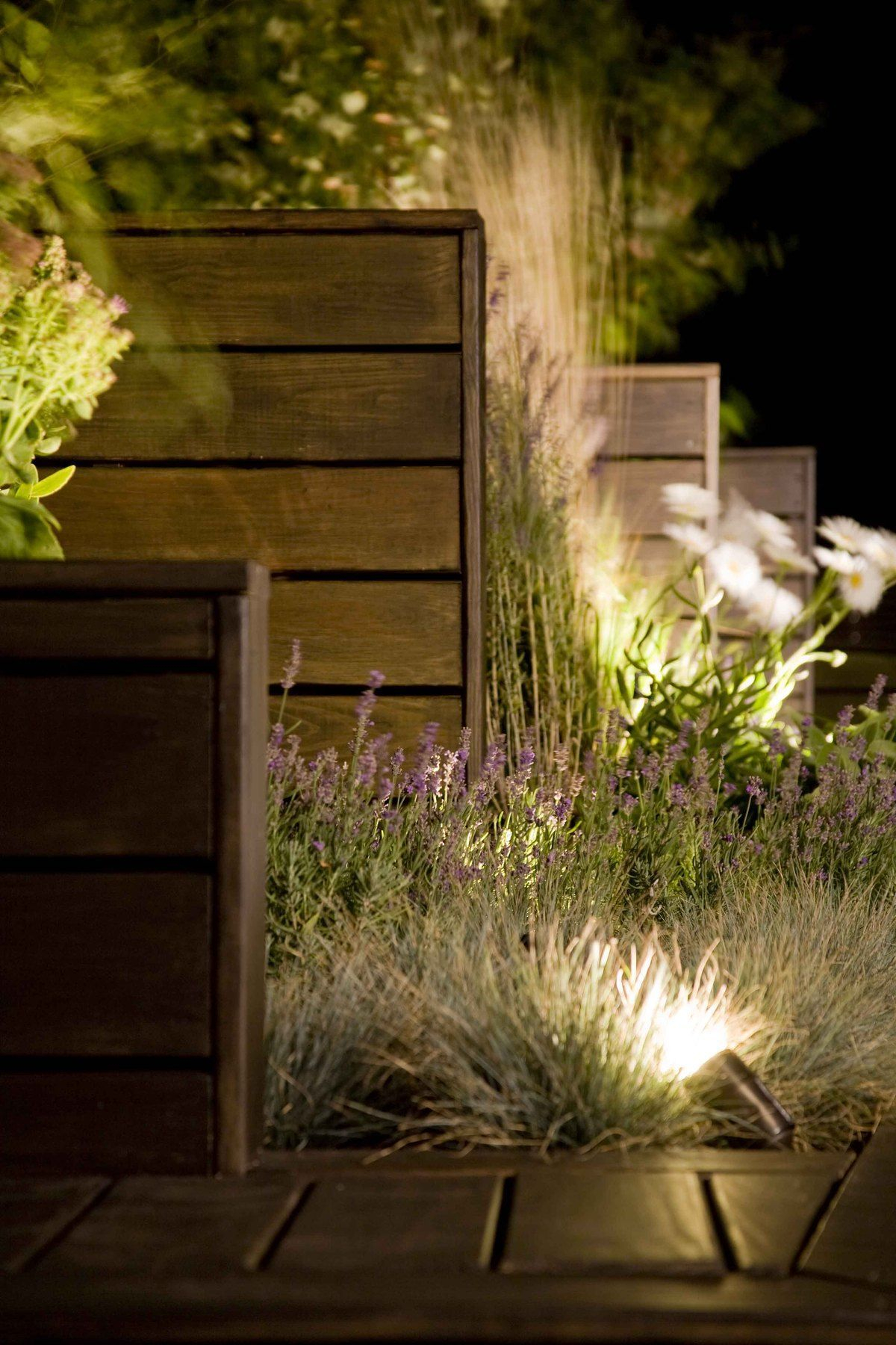 Front yard exterior design with beautiful garden lights 07
