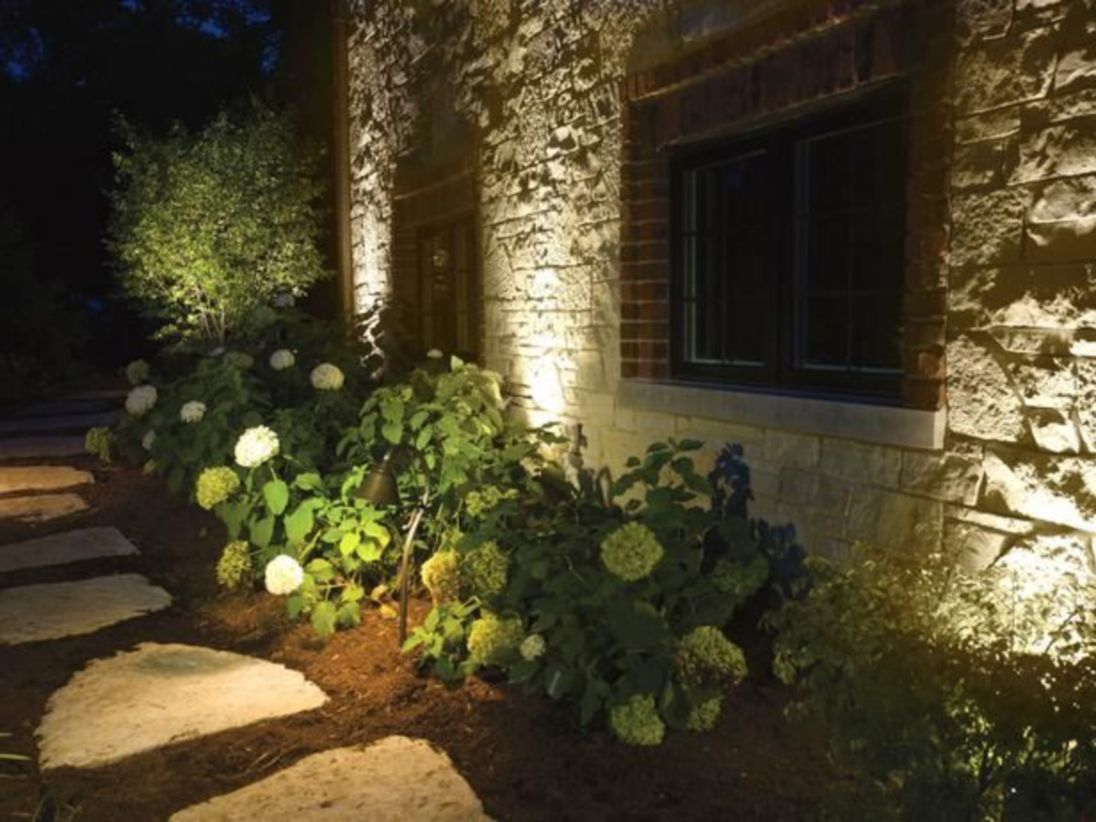 42 Front Yard Exterior Design with Beautiful Garden Lights ~ Matchness.com