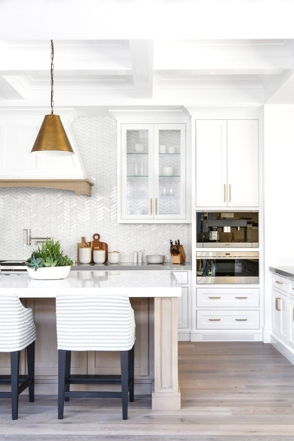 Modern kitchen design ideas you can try in your dream home 33