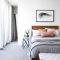 The best design of the carpet floor bedroom that inspiring 44