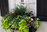 Exterior decoration ideas with flower in window 48
