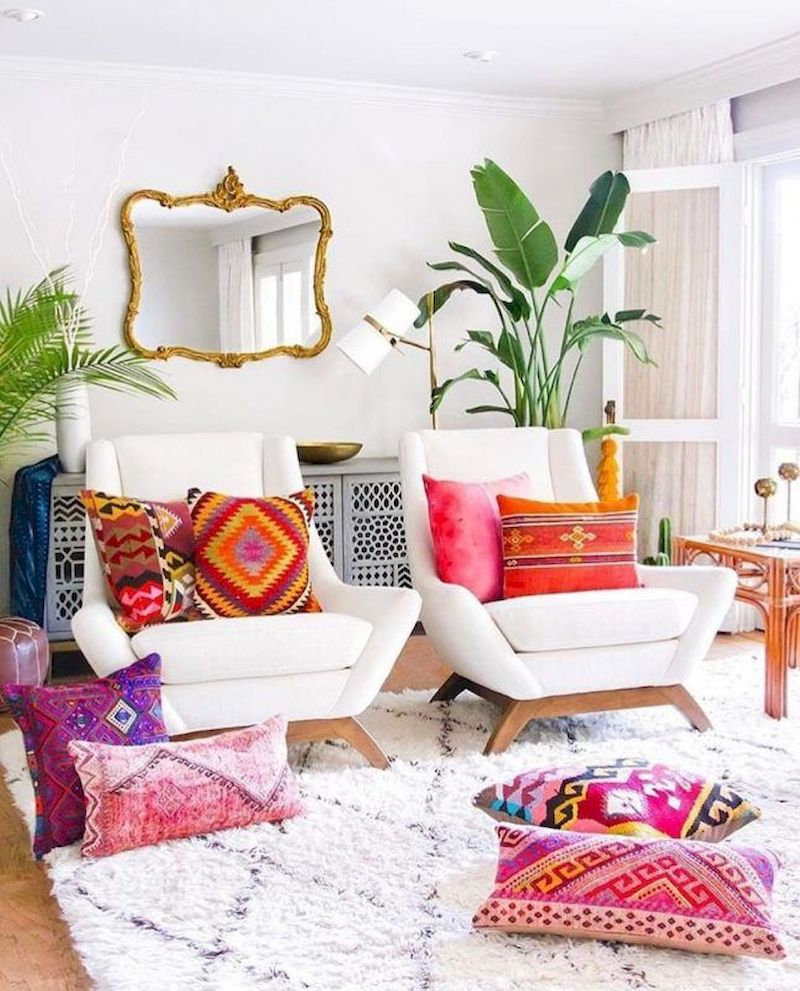 Inspiring living room wall design ideas 46