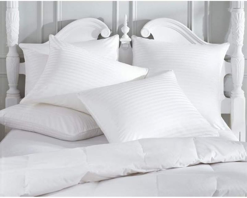 Luxury bedroom design ideas with goose feather 27