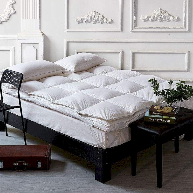 Luxury bedroom design ideas with goose feather 37