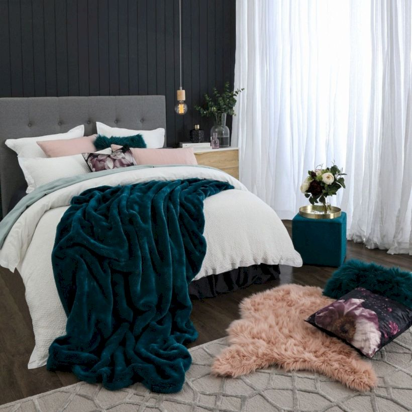 Romantic bedroom decorating ideas in your apartment 21