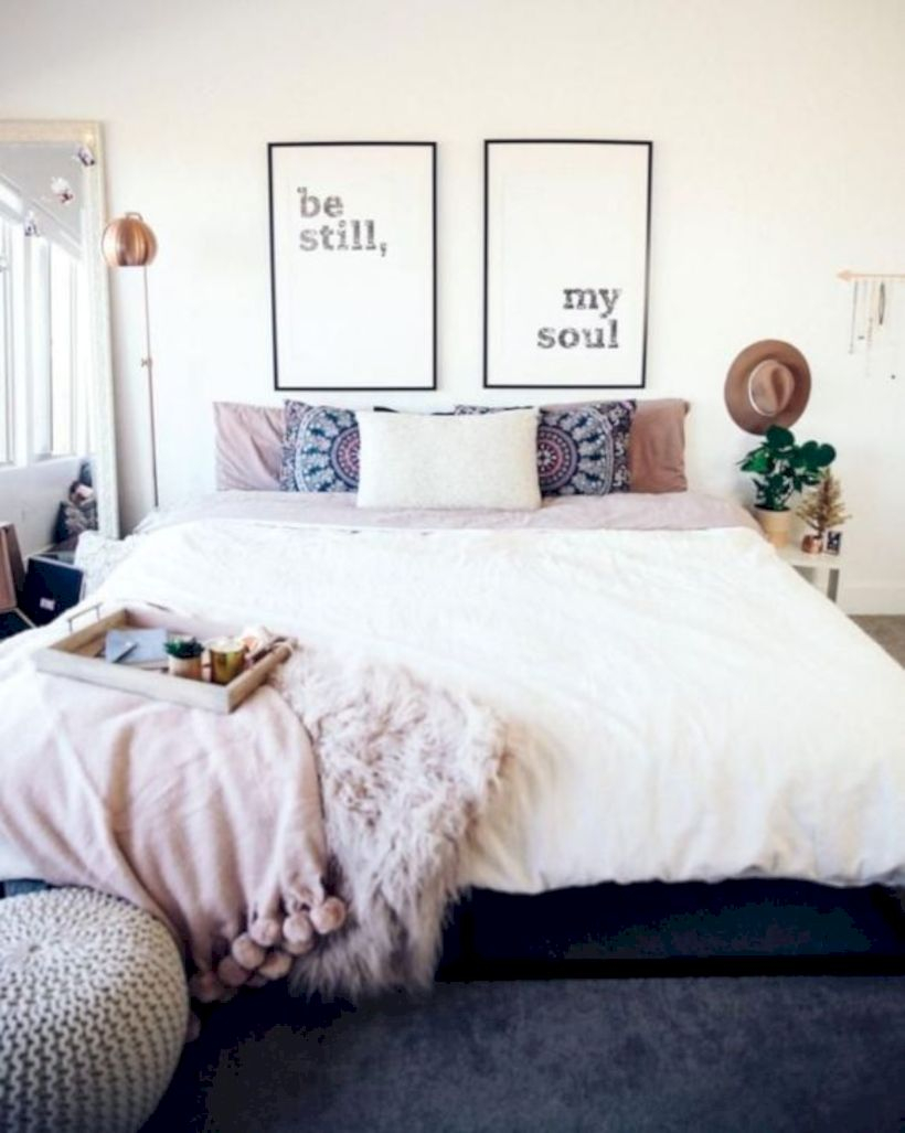 Romantic bedroom decorating ideas in your apartment 23