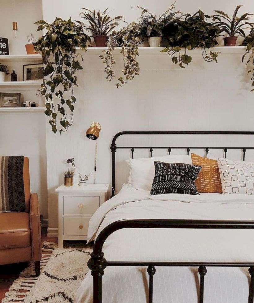 Romantic bedroom decorating ideas in your apartment 31