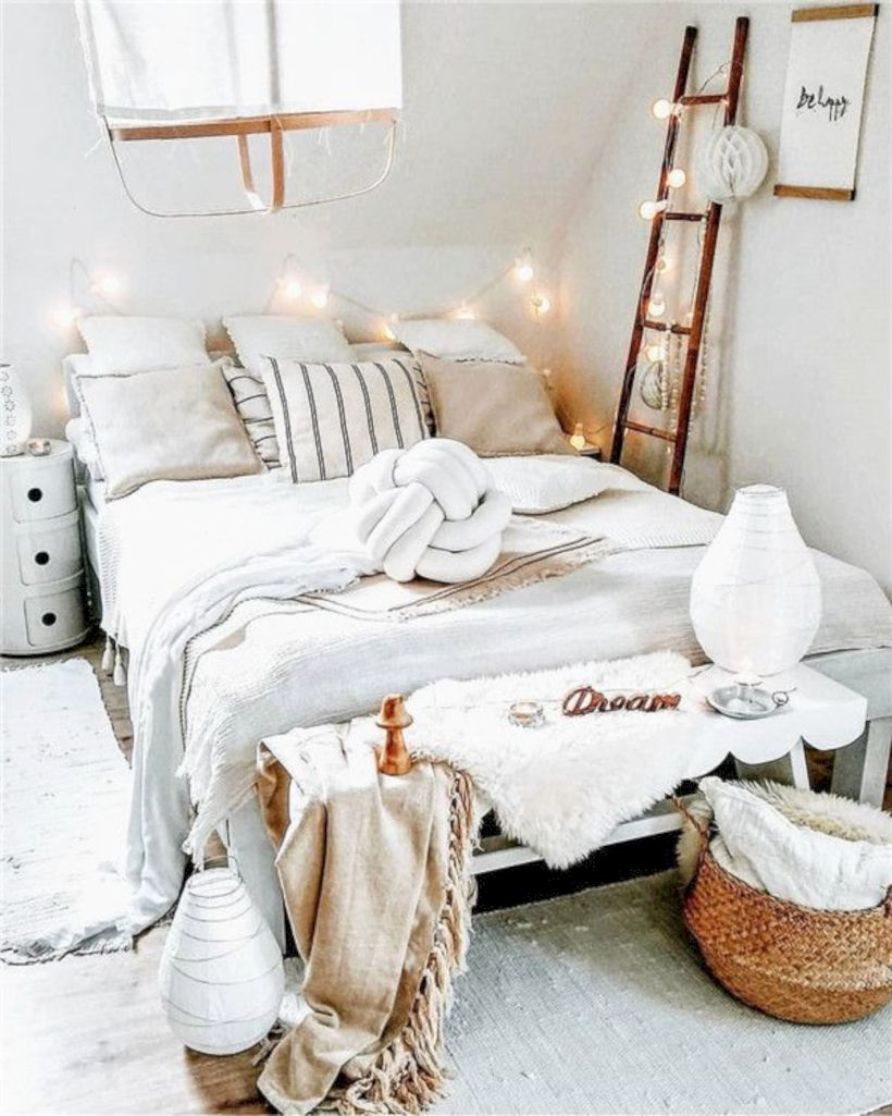 Romantic bedroom decorating ideas in your apartment 44