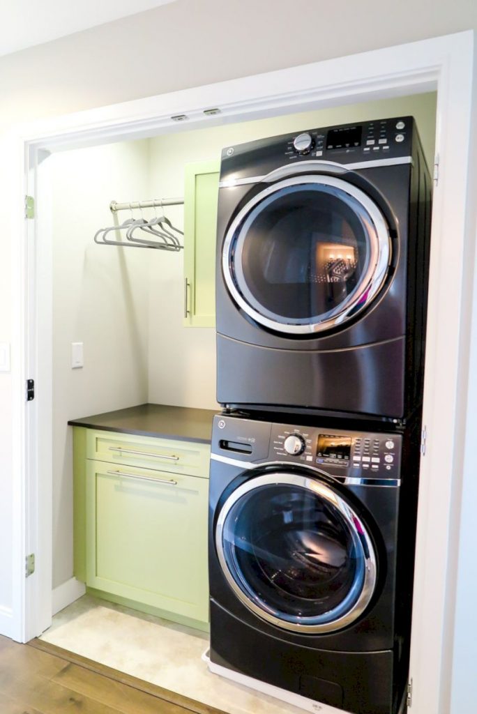 Inspiring small laundry room design ideas in spring 2019 14