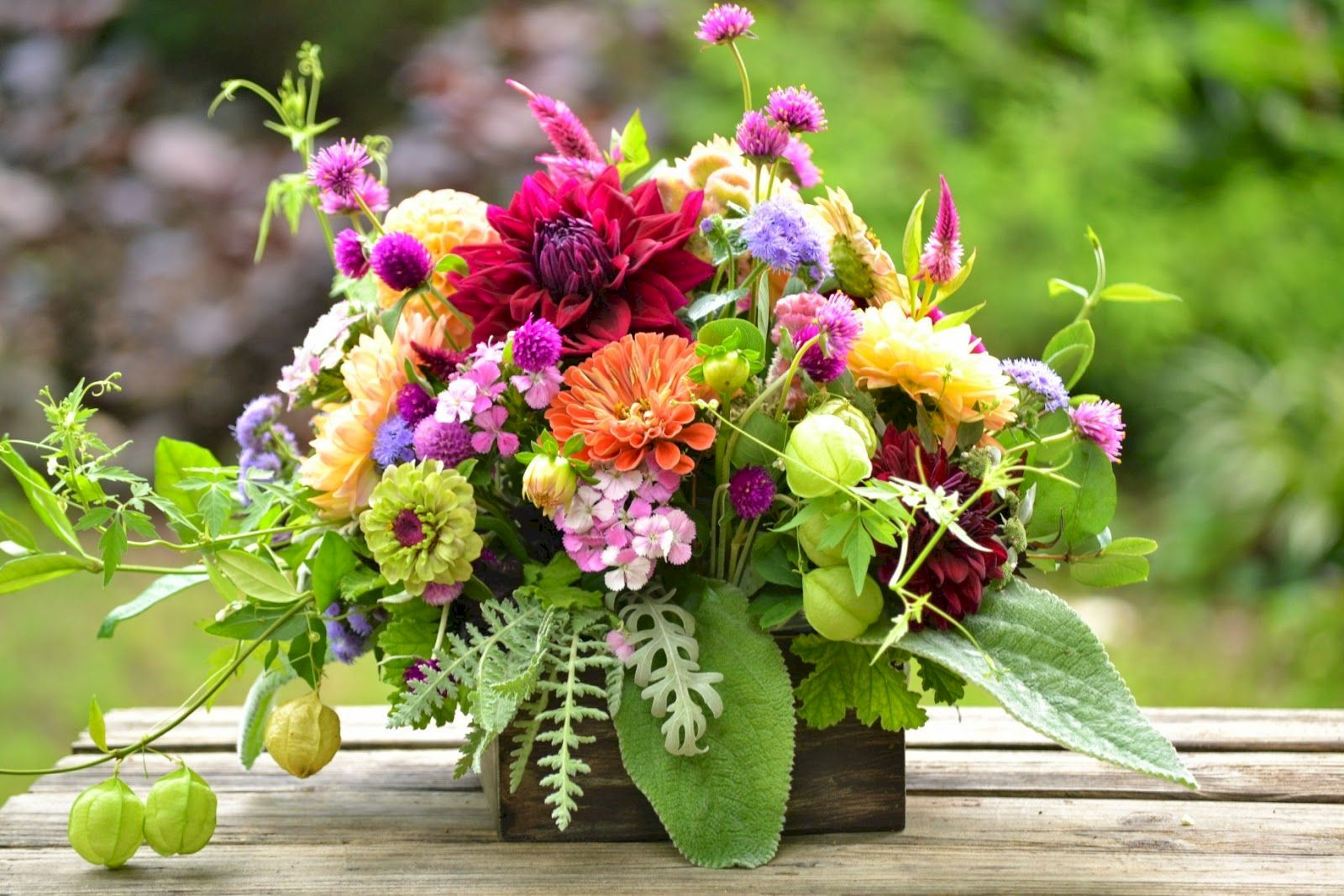 Inspiring wooden box ideas for flower that you can try 05