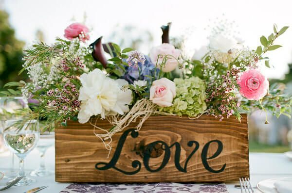 Inspiring wooden box ideas for flower that you can try 11