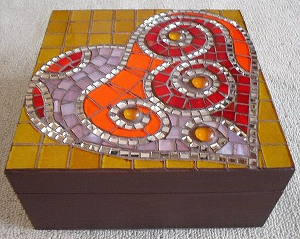 Adorable diy mosaic craft ideas to beautify your home decoration 46