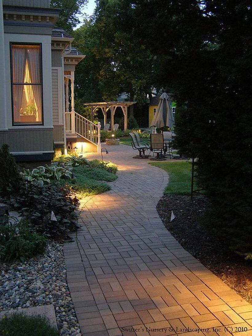 60 Adorable Front Yard Lighting Ideas For Your Summer Night Vibe ...