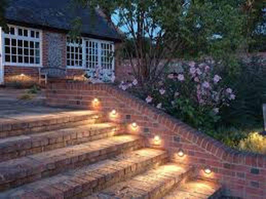 Adorable front yard lighting ideas for your summer night vibe 23