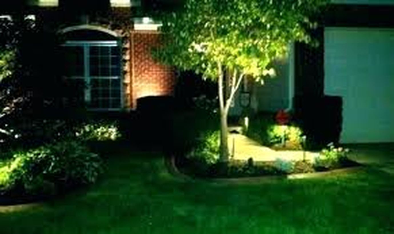 Adorable front yard lighting ideas for your summer night vibe 26