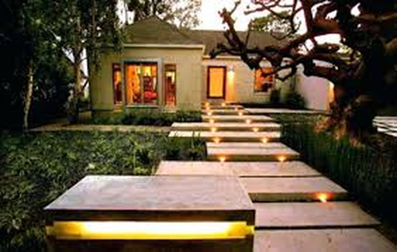 Adorable front yard lighting ideas for your summer night vibe 30