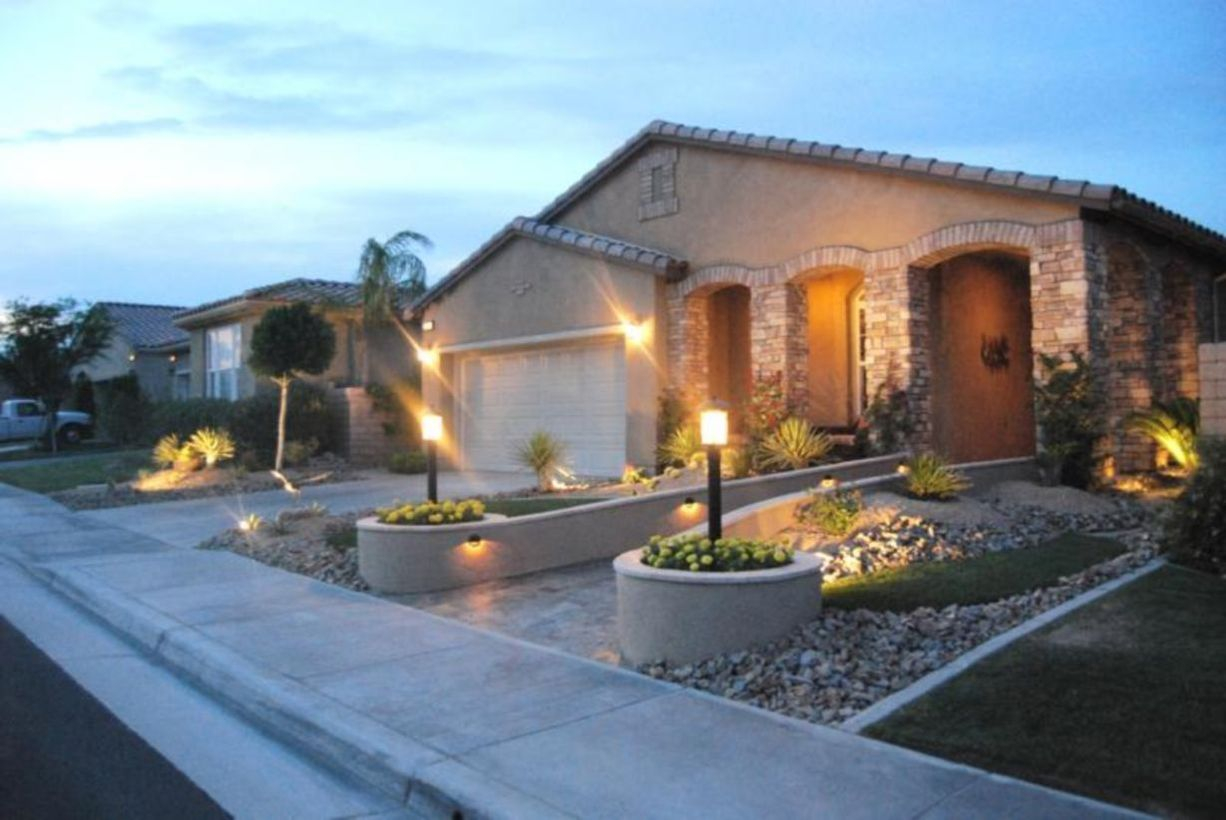 Adorable front yard lighting ideas for your summer night vibe 37