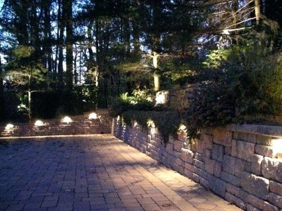 Adorable front yard lighting ideas for your summer night vibe 44
