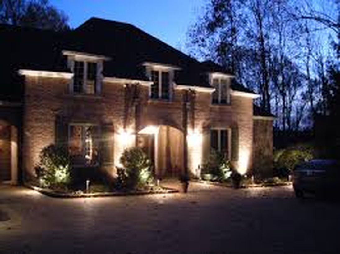 Adorable front yard lighting ideas for your summer night vibe 47