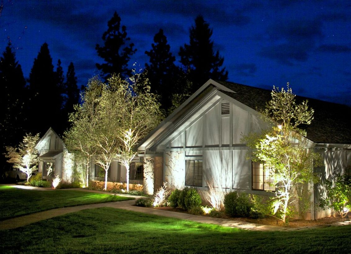 Adorable front yard lighting ideas for your summer night vibe 57