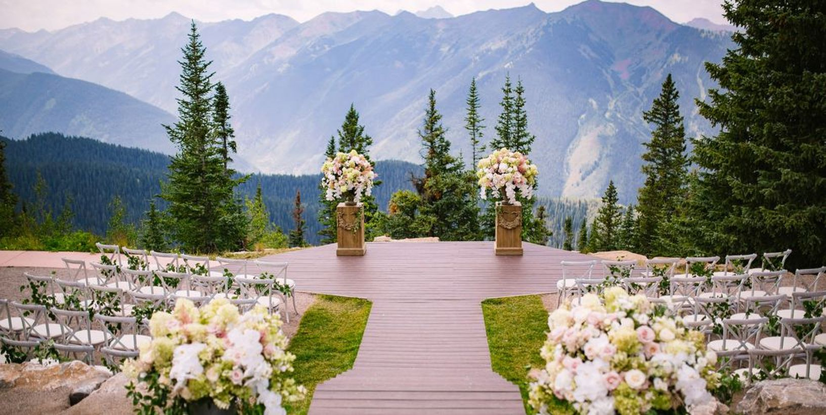 A wonderful outdoor venue for fall wedding with deck sits at an elevation of 11,212 feet and features the elk mountain range as your backdrop for a breathtaking autumnal wedding.