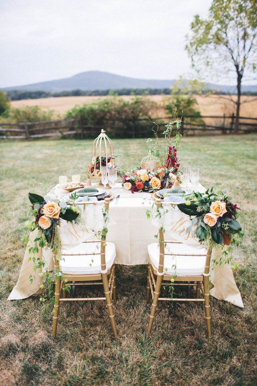 An attractive outdoor venue for fall wedding with historic farmhouse of the comus inn is located on sugarloaf mountain in maryland making it the perfect backdrop to a rustic-style wedding.